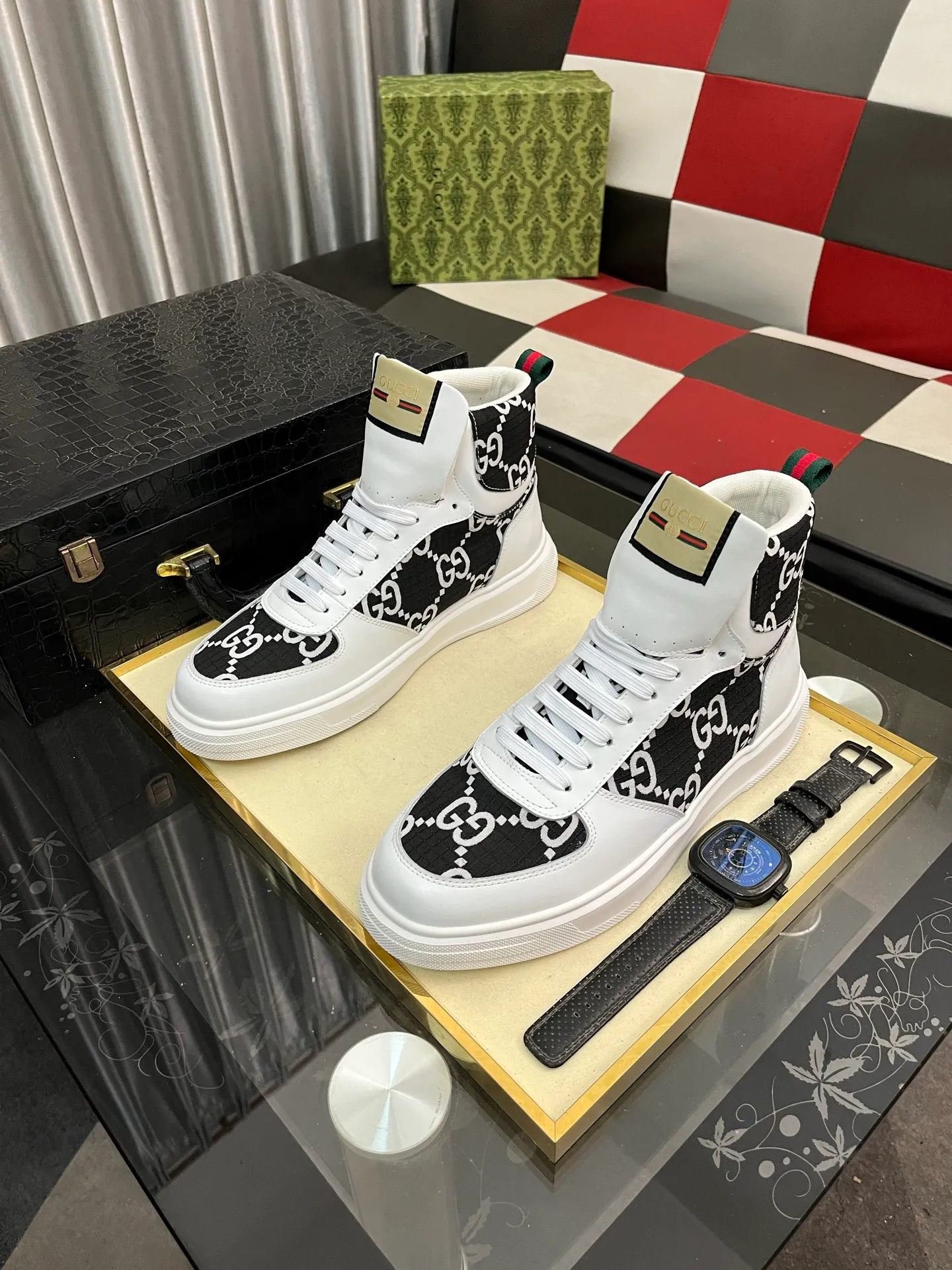 Men's shoes 💰440⌚️⌚️ Gucci •Gucci original quality. ~ Unique modern style sneakers. 🏃A must-have casual shoe for trendy men😍😍 Original brand imported from Italy, imported original leather, sheep lining (refuses to discolor and grind feet) Sole: Original sole provided by the original factory, French lazy style design ⚠️Fit to the feet, original quality attached, super comfortable original sole, size: 38-443️⃣Colors available